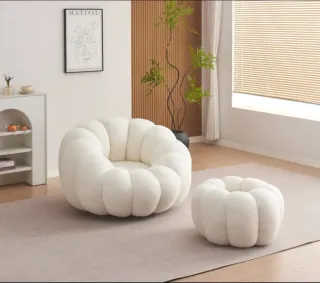 Sillón y puf blanco estilo calabaza