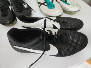 Botas de fútbol Talla 42 CADA PAR 15€
