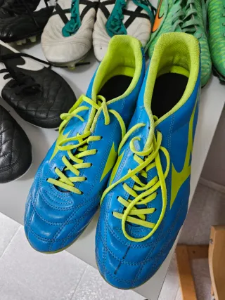 Botas de fútbol Talla 42 CADA PAR 15€