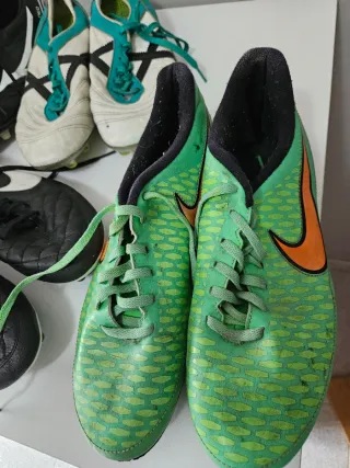 Botas de fútbol Talla 42 CADA PAR 15€