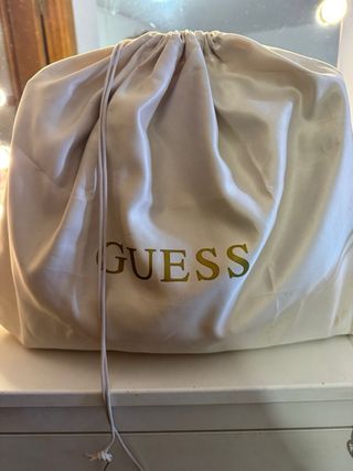Bolso Guess efecto piel de serpiente