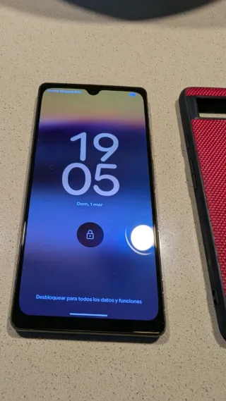 Google Pixel 6a , Caja y Funda Roja