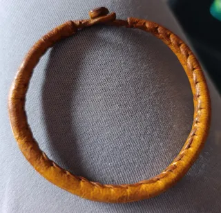 Pulsera artesanal de cuero