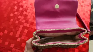 Bolso bandolera Guess rosa y beige