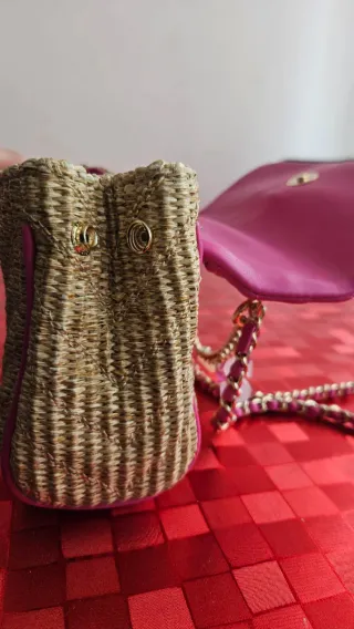 Bolso bandolera Guess rosa y beige