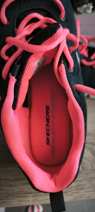 Deportivas Skechers Mujer Negras y Rosas