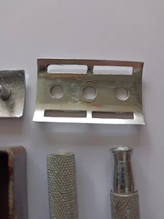 Maquinilla de afeitar militar FNT