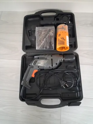 Taladro percutor con brocas, marca Kenston