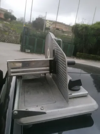 Affettatrice manuale in acciaio inox