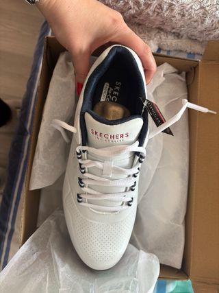 Zapatillas Skechers Blancas y Rojas Nuevas