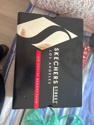 Zapatillas Skechers Blancas y Rojas Nuevas