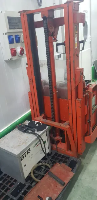 Carretilla , torillo,elevadora Linde