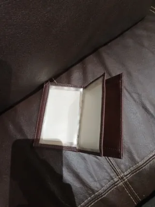 Cartera de piel marrón