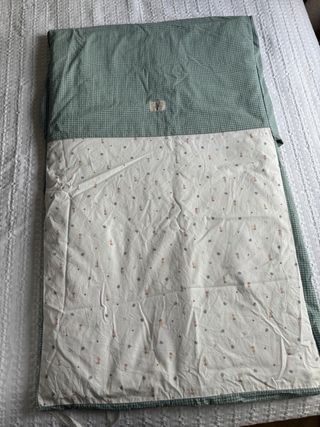 Colcha y protector de cuna