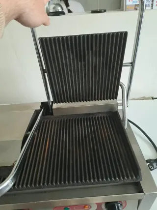 Grill Profesional Eutron para Hamburguesería