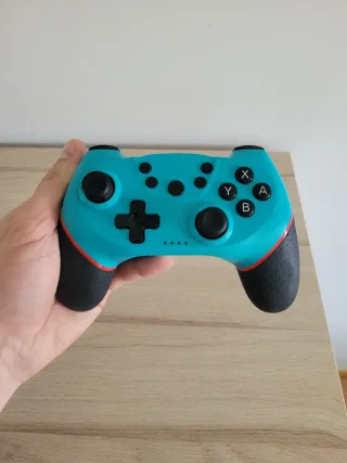 Mando Pro Nintendo Switch Azul, Rojo y Negro