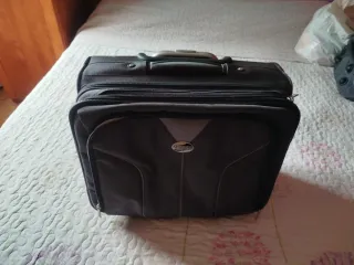 Maleta Pequeña American Tourister gris en perfecto