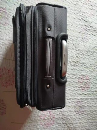 Maleta Pequeña American Tourister gris en perfecto