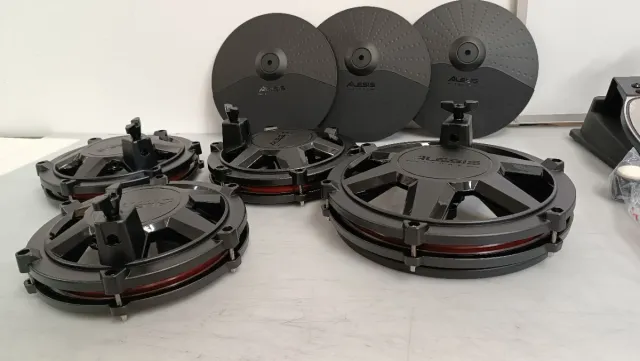 Batteria elettronica Alesis Nitro Max ╰┈➤W31Y2644