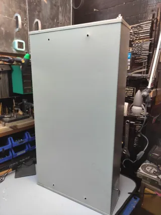 Armario de llaves metálico . Se escuchan ofertas