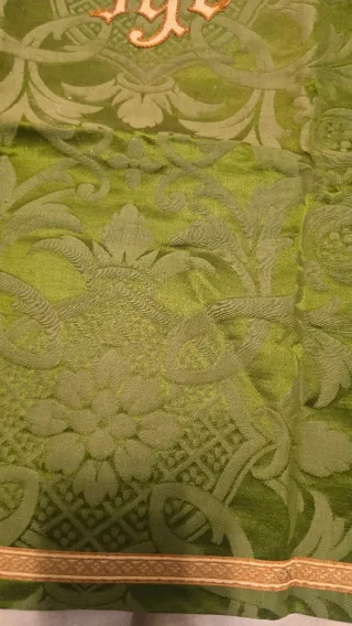 Cubrecaliz bordado verde