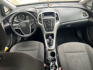 Opel Astra 2012