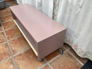 Mesa TV Lila con Ruedas 1m