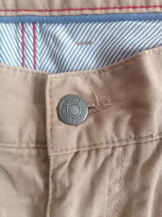 Pantalón Chino  Tommy Hilfiger Logo Bordad Beige