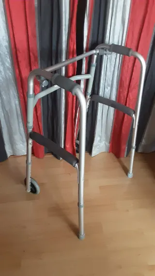 Andador para mayores con ruedas