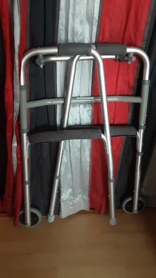 Andador para mayores con ruedas