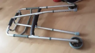 Andador para mayores con ruedas