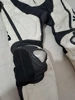 Mono de cuero para moto