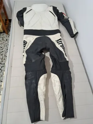 Mono de cuero para moto