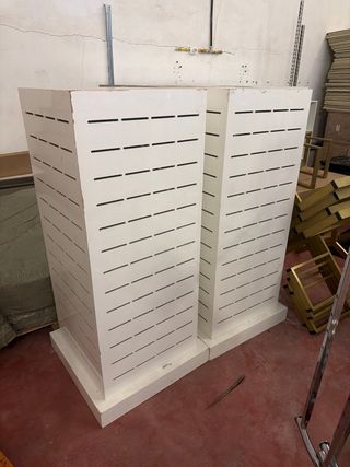 Estantería de tienda blanca brillo