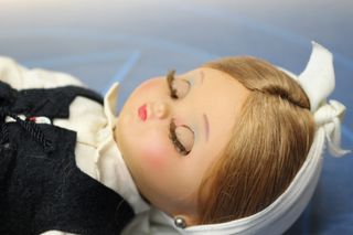 11. Antigua muñeca Linda Pirula de Muñecas Alba, traje regional. Años 50 ó 60.