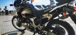 Honda Africa Twin 750 Negra