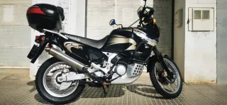 Honda Africa Twin 750 Negra