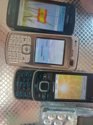 Teléfonos Nokia Antiguos (Plata/Negro)