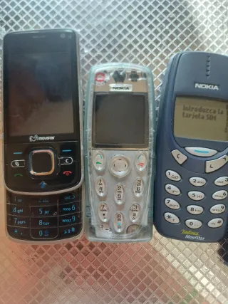 Teléfonos Nokia Antiguos (Plata/Negro)