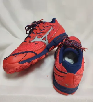 Zapatillas Mizuno Montaña Rojas y Azules