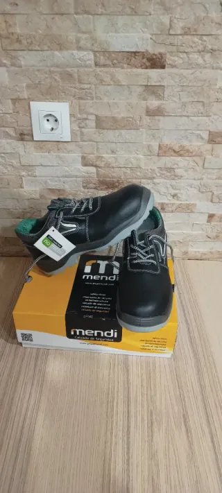 Zapatos  de seguridad OFM negras y verdes