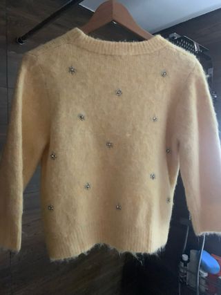 Jersey amarillo con pedrería