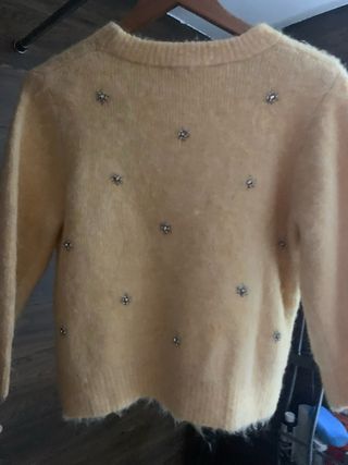 Jersey amarillo con pedrería