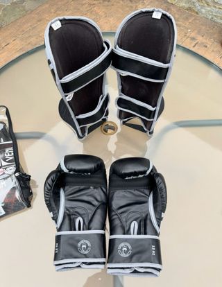 Venum Challenger 2.0 12oz Guantes y Espinilleras