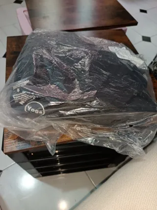 Mochila Negra con Detalles Multicolor