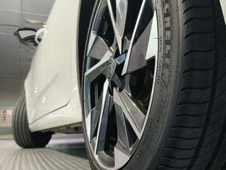 PEUGEOT 308 5P Allure Pack Hybrid 180 eEAT8