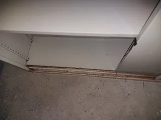 Mueble metálico beige puertas correderas