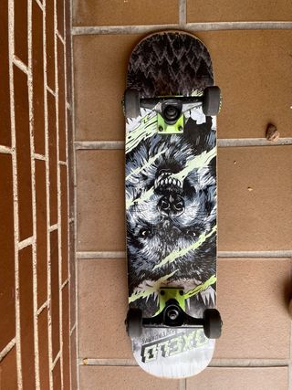 Monopatín Oxelo con diseño de lobo