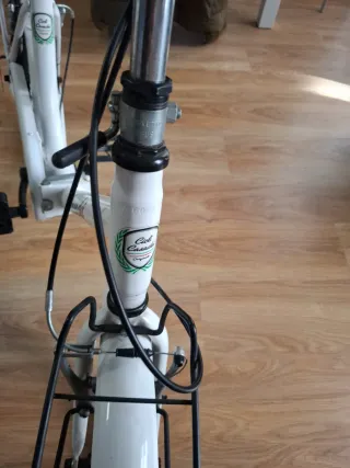 Bicicleta pieghevole bianca