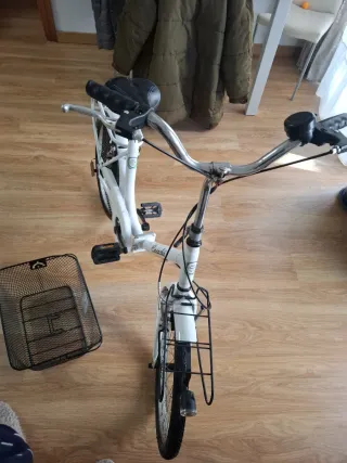 Bicicleta pieghevole bianca